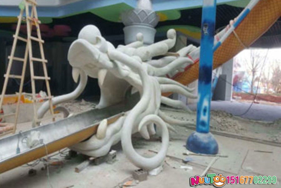 不銹鋼滑梯對(duì)比傳統(tǒng)滑梯有哪些優(yōu)勢(shì)？需要從不同方面對(duì)比